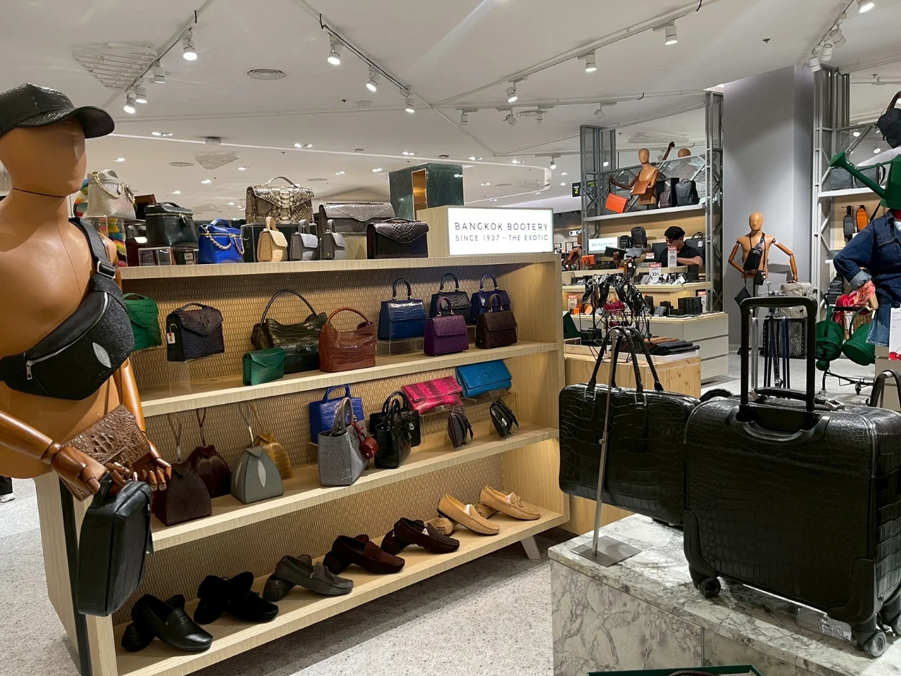 Bangkok Bootery Central Phuket Floresta store